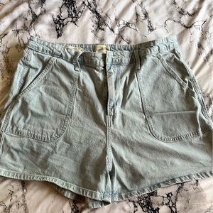 ⭐️2 for $15⭐️ Universal Thread High-Rise Denim Shorts - Light Wash - Women’s 16